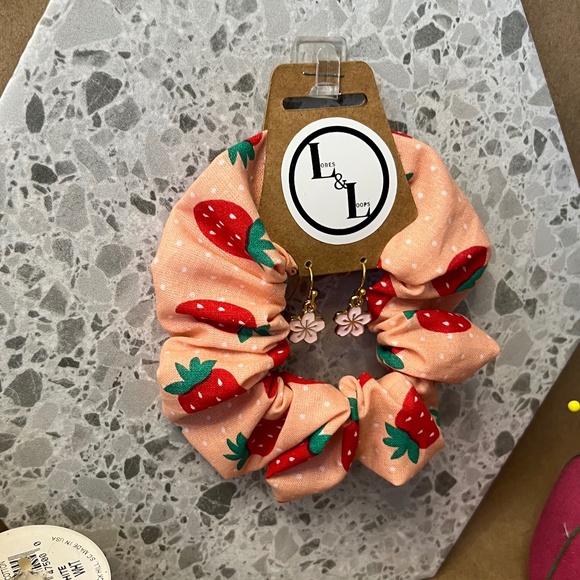 Handmade Strawberrry Print Scrunchie with matching Flower Earrings - Picture 6 of 8